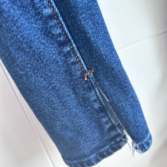 Hollister Curvy Low-Rise Dad Jeans in Dark Blue - Picture 4 of 4